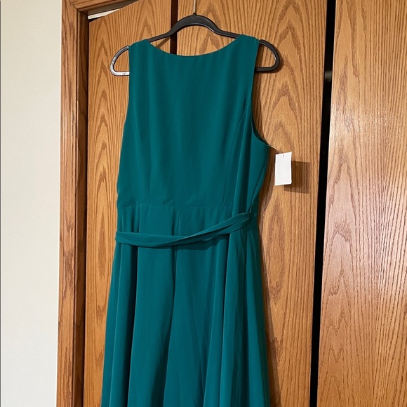 Elegant Sleeveless Wrap Dress - Picture 7 of 12